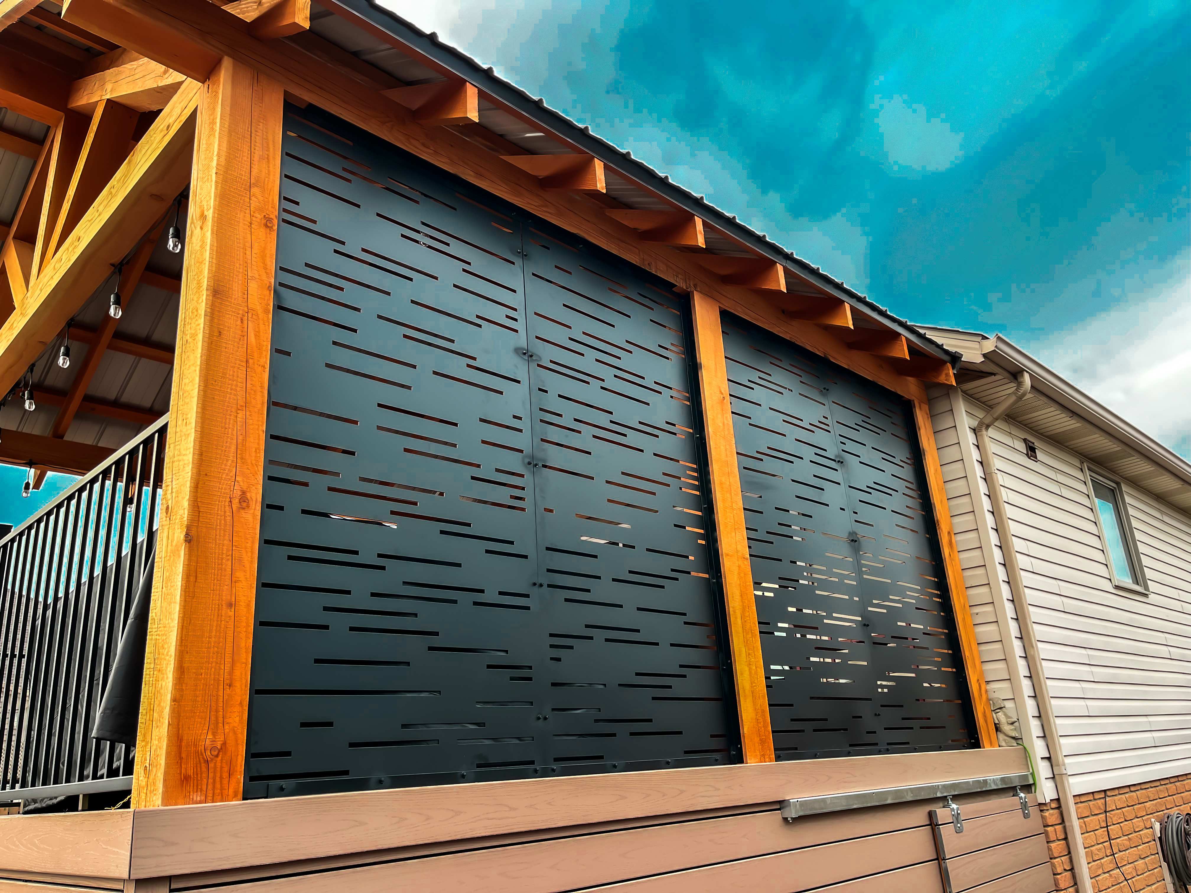 Modern horizontal slat privacy screen and fencing